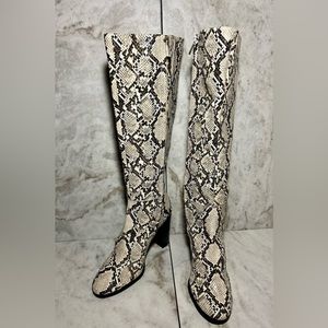 KENNETH COLE NEW YORK Beige Snake Justin Block Heel Boots 8M